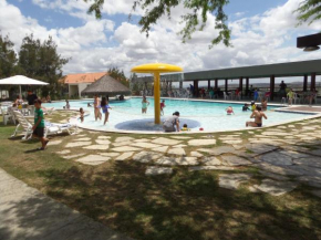 Flat Fazenda Monte Castelo-Ao lado da Piscina